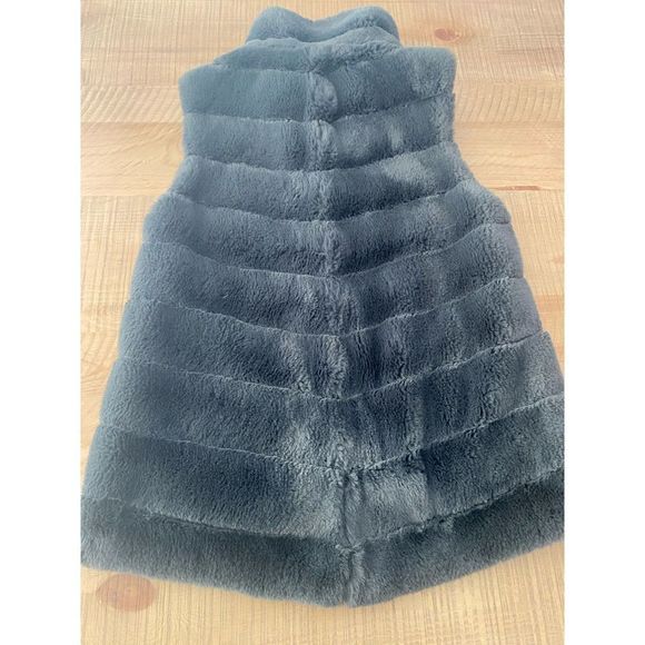 Faux fur vest - Picture 4 of 4